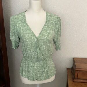 Urban Romantics light green top blouse Size L